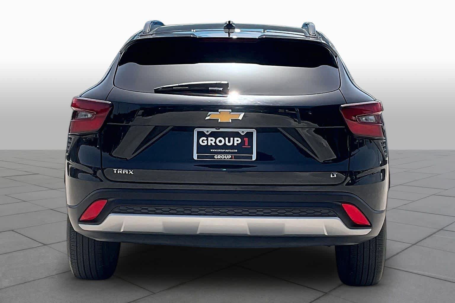 Used 2024 Chevrolet Trax LT w/ LT Convenience Package FWD image 5