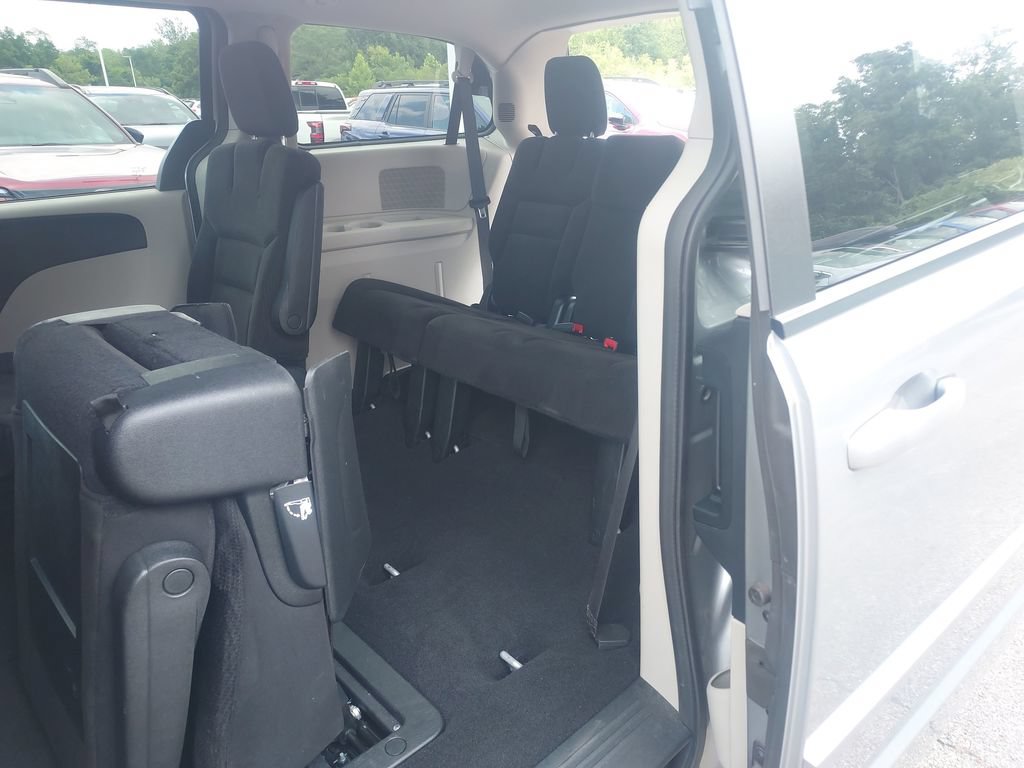 Used 2015 Dodge Grand Caravan SXT FWD image 28