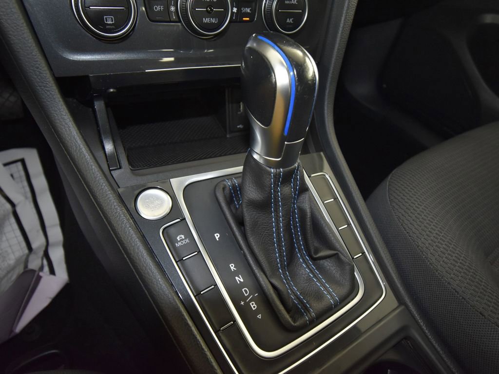 Used 2019 Volkswagen e-Golf SE image 20