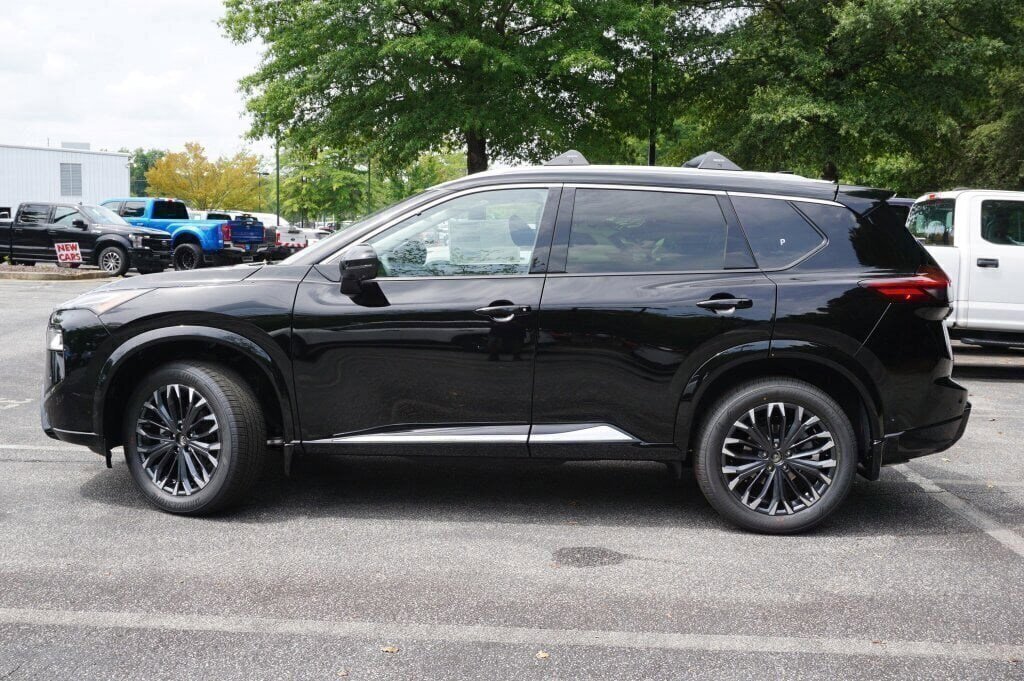 New 2026 Nissan Rogue Platinum image 2