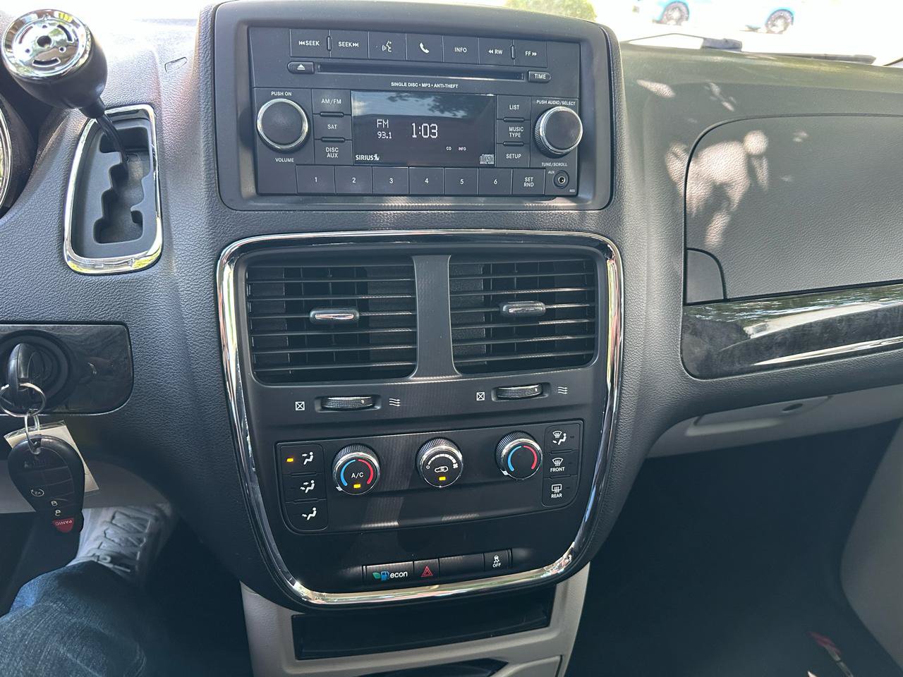 Used 2015 Dodge Grand Caravan American Value Package w/ UConnect Hands-Free Group FWD image 16