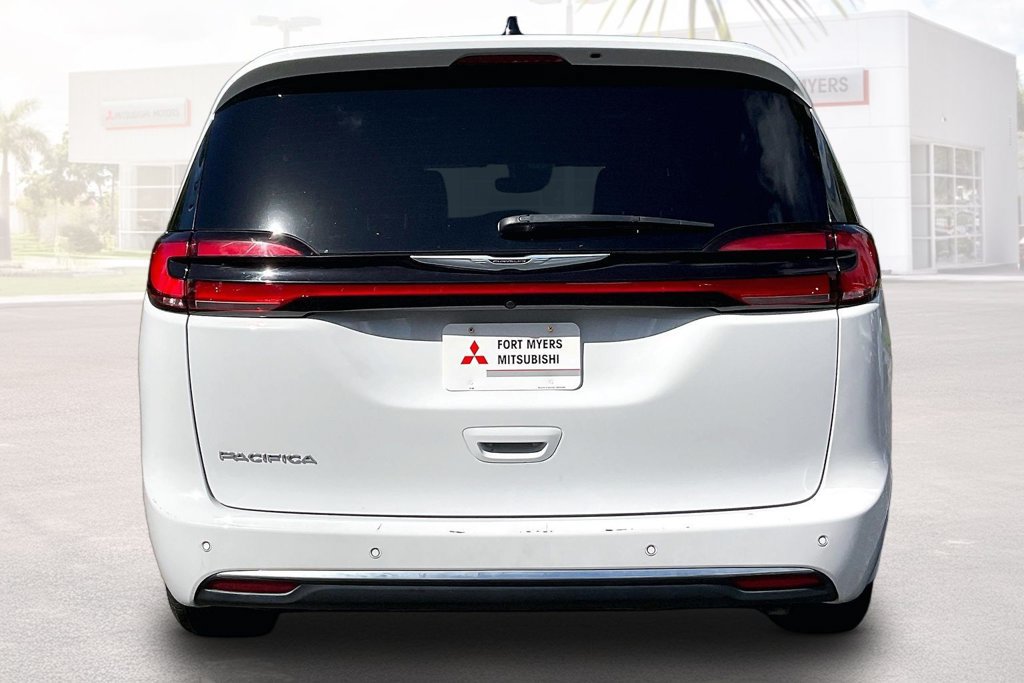 Used 2025 Chrysler Pacifica Select FWD image 17