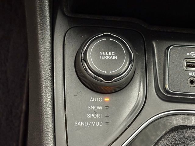 Used 2019 Jeep Cherokee Limited AWD/4WD image 25