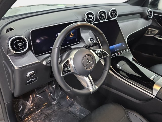 Used 2024 Mercedes-Benz GLC 300 4MATIC image 16