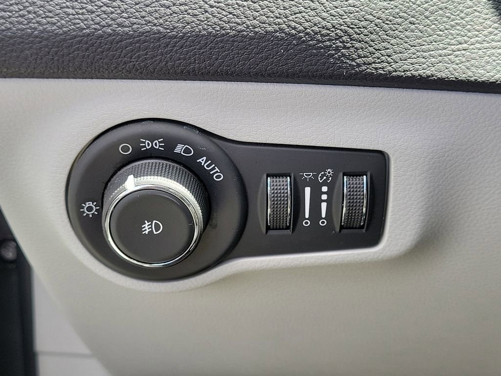 Used 2018 Jeep Compass Latitude image 28