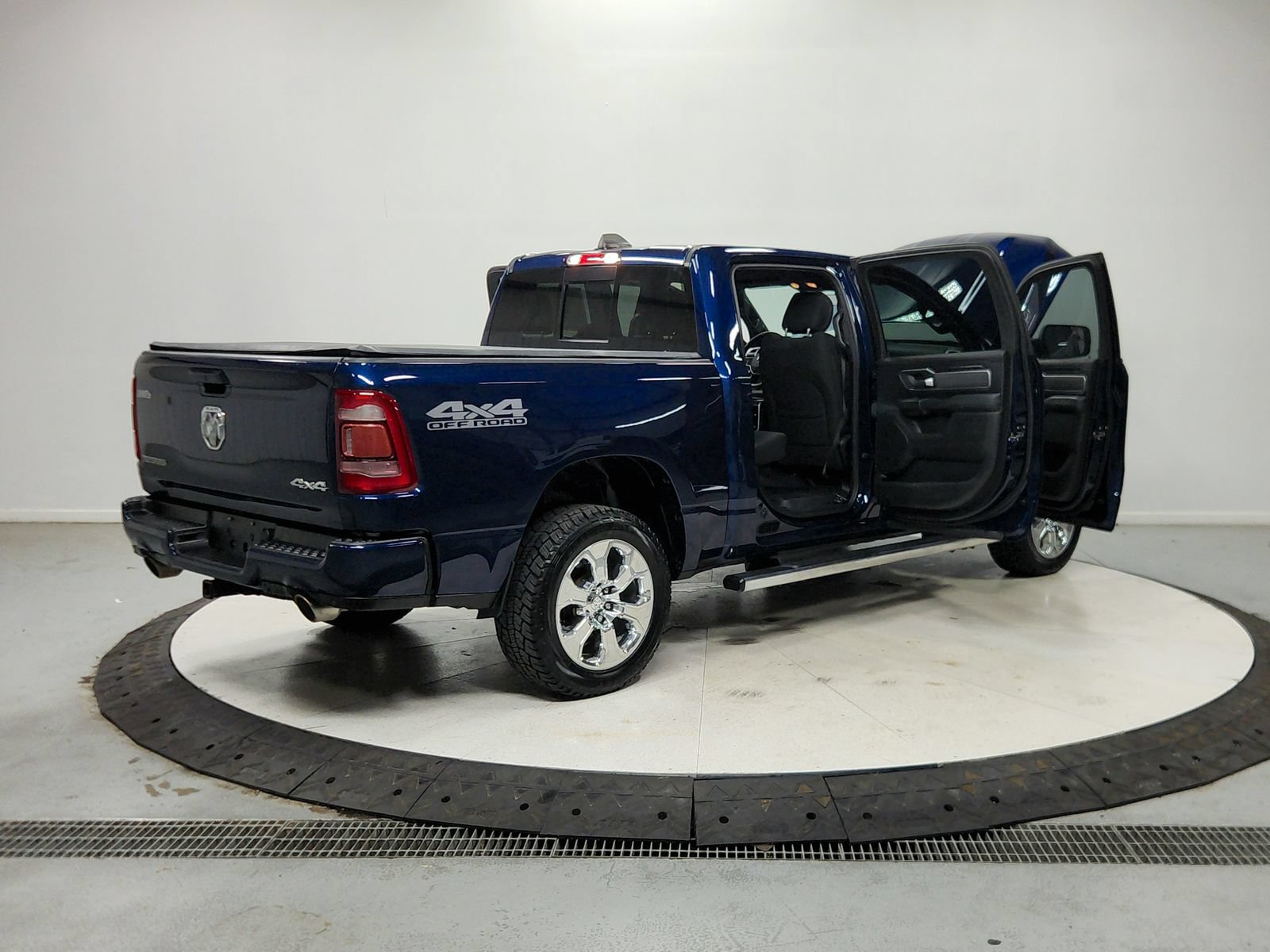 Used 2020 RAM 1500 Big Horn AWD/4WD image 16
