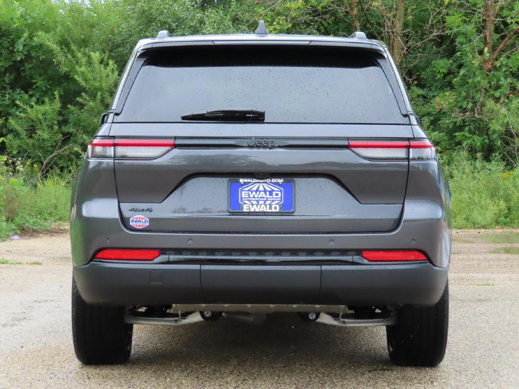 New 2025 Jeep Grand Cherokee Altitude AWD/4WD image 16