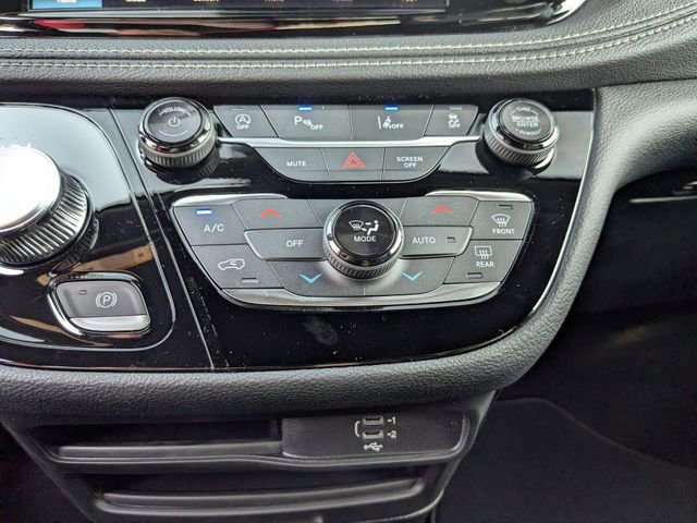 New 2026 Chrysler Pacifica Select w/ S Appearance Package FWD image 21