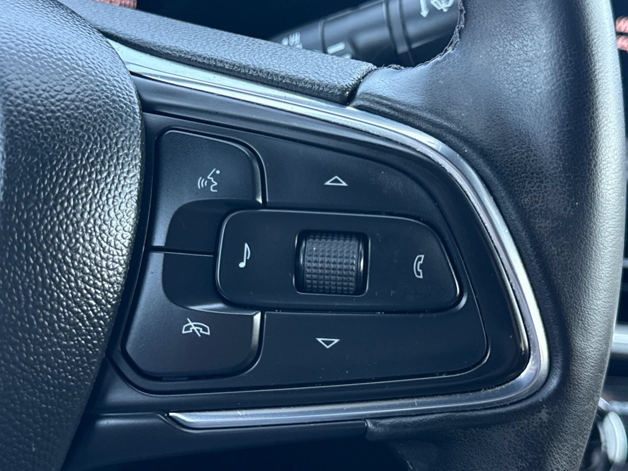 Used 2024 Buick Envista Sport Touring w/ Convenience I Package FWD image 24