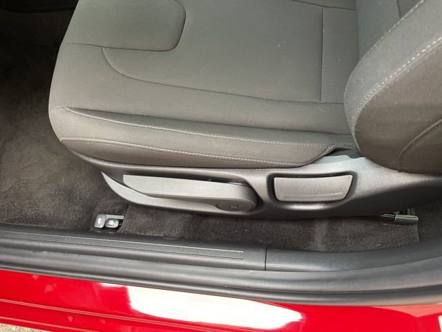 Used 2025 Hyundai Elantra Sport image 13