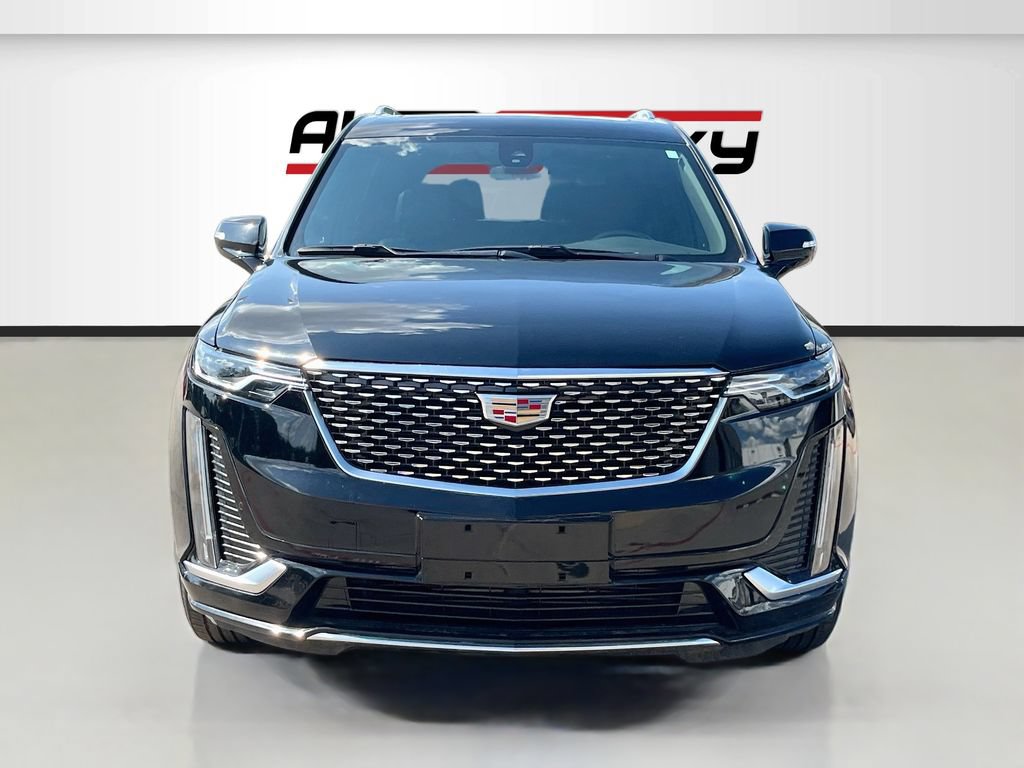 Used 2025 Cadillac XT6 Luxury FWD image 2
