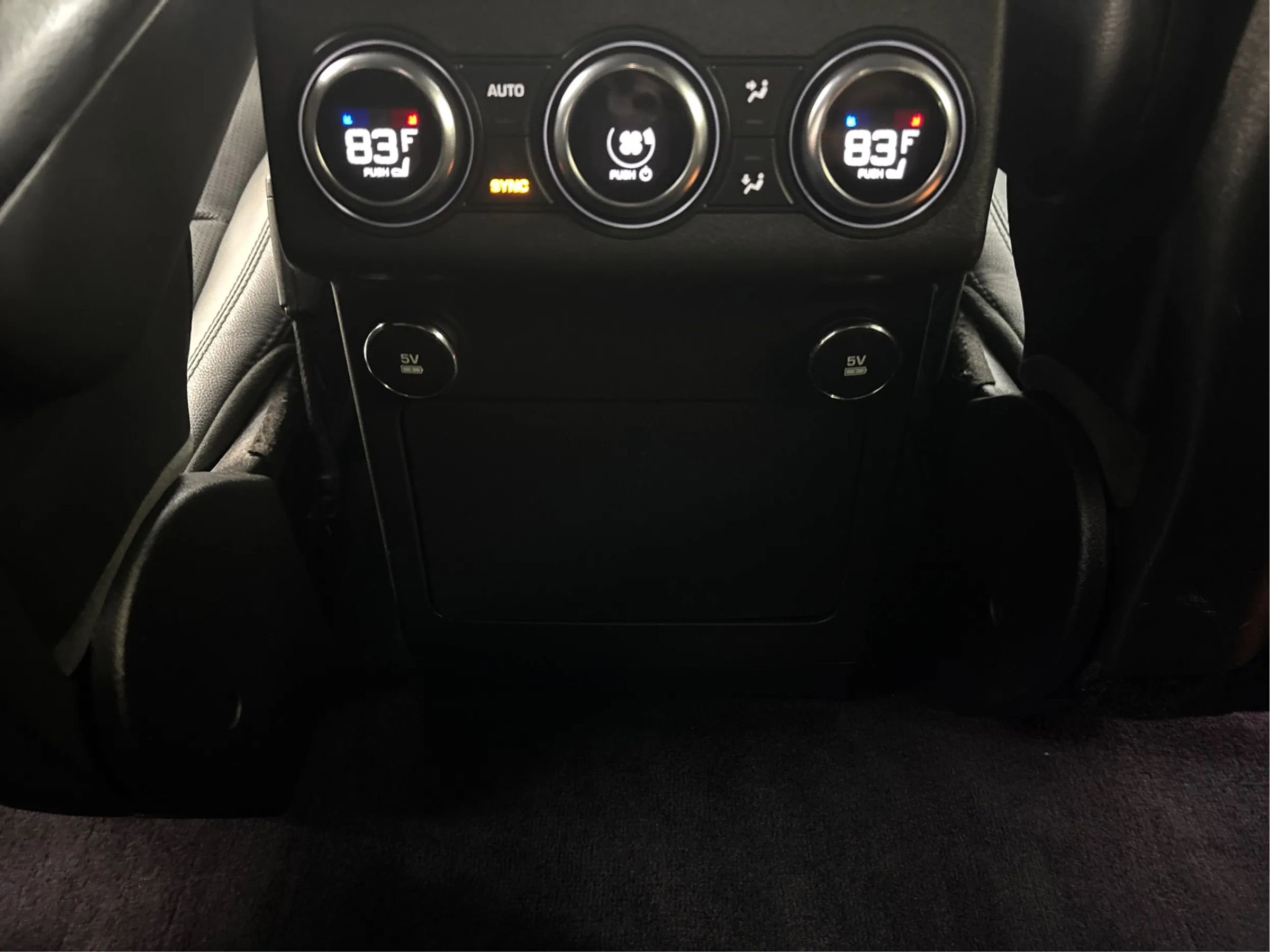 Used 2020 Land Rover Discovery HSE image 29