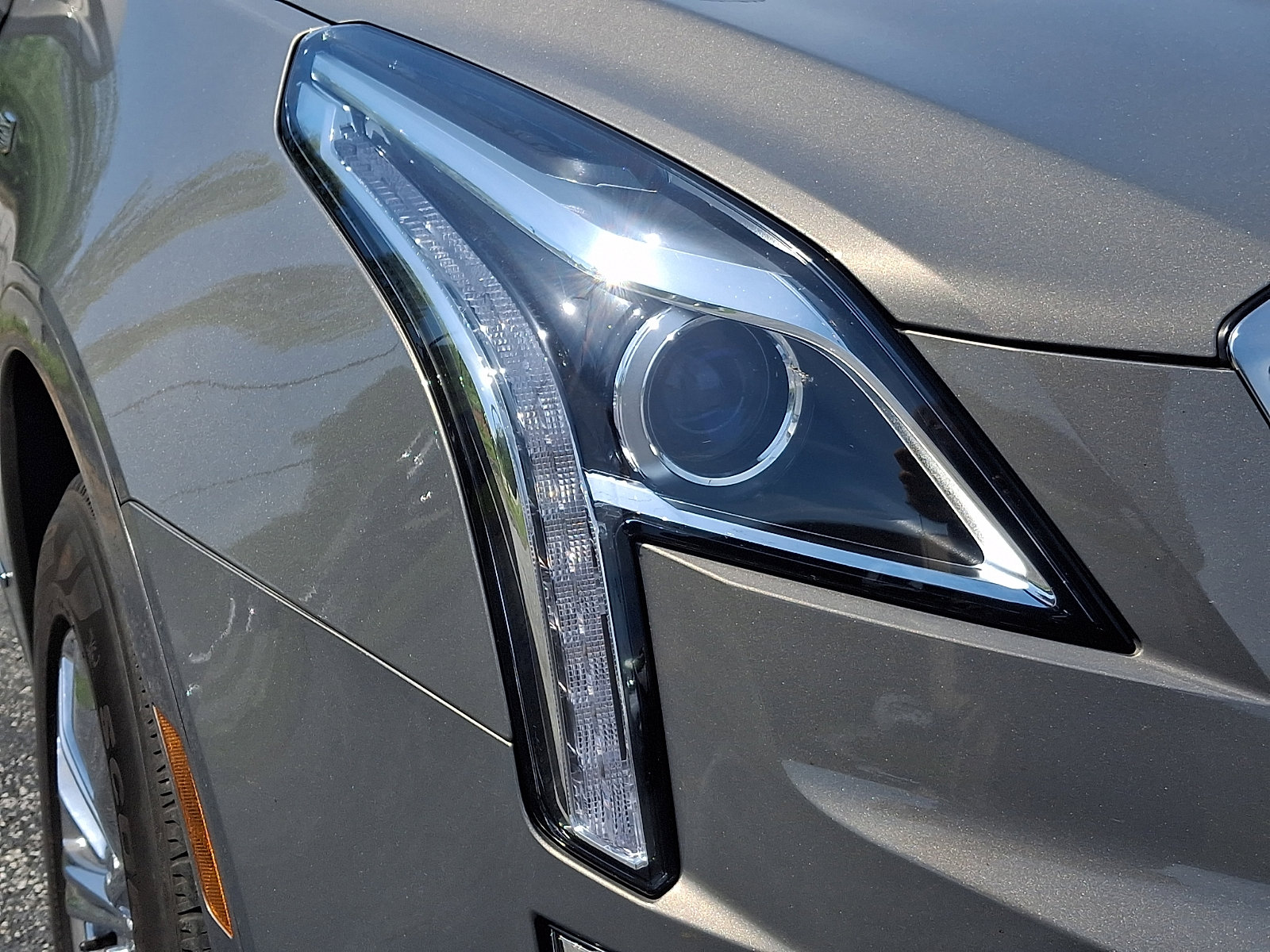 Used 2018 Cadillac XT5 Luxury w/ Driver Awareness Package FWD image 11