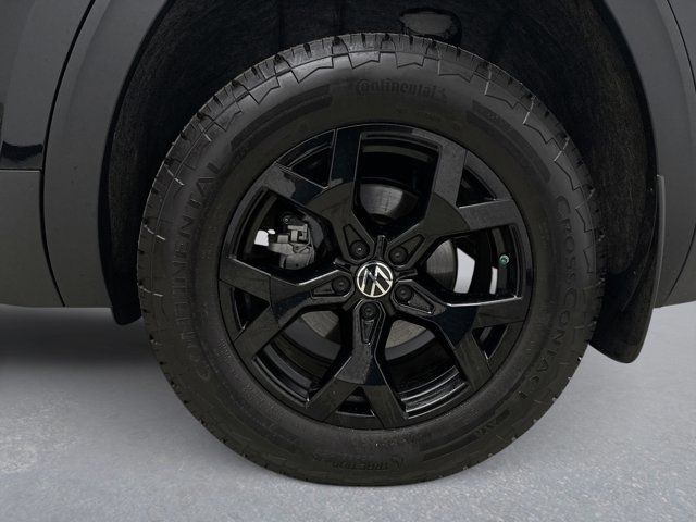 Used 2024 Volkswagen Atlas Peak Edition SE image 22