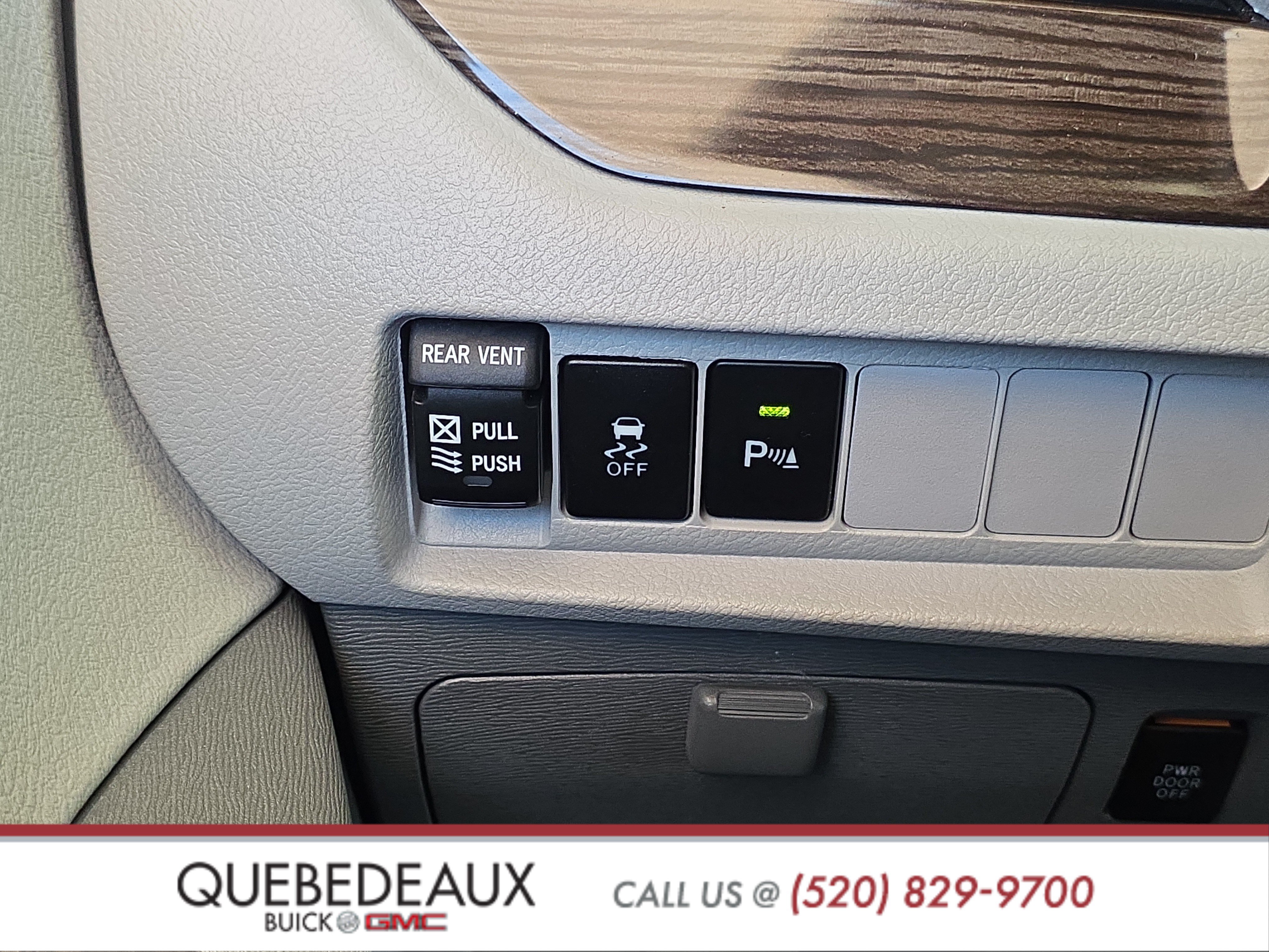 Used 2020 Toyota Sienna XLE w/ XLE Navigation Package FWD image 26
