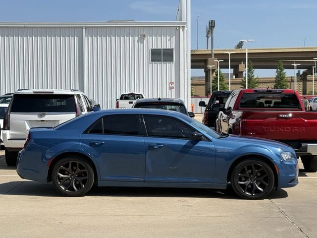 Used 2022 Chrysler 300 Touring w/ Sport Appearance Package RWD image 3