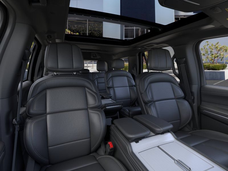 New 2026 Lincoln Navigator Reserve w/ Jet Appearance Package AWD/4WD image 10
