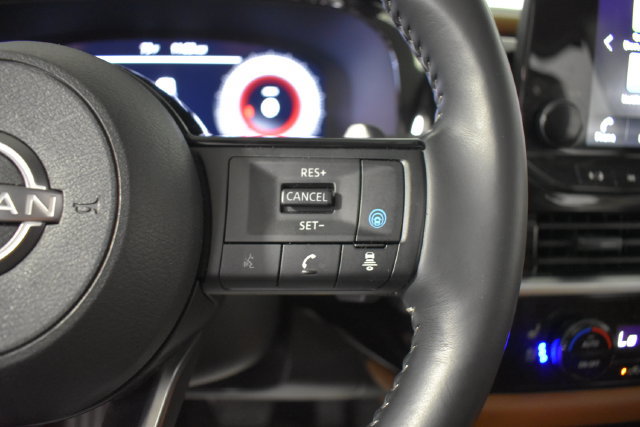 Used 2025 Nissan Pathfinder Platinum AWD/4WD image 17