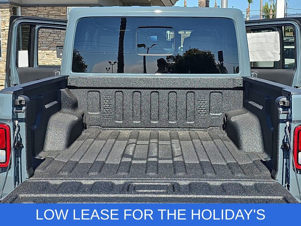 New 2025 Jeep Gladiator Willys image 12