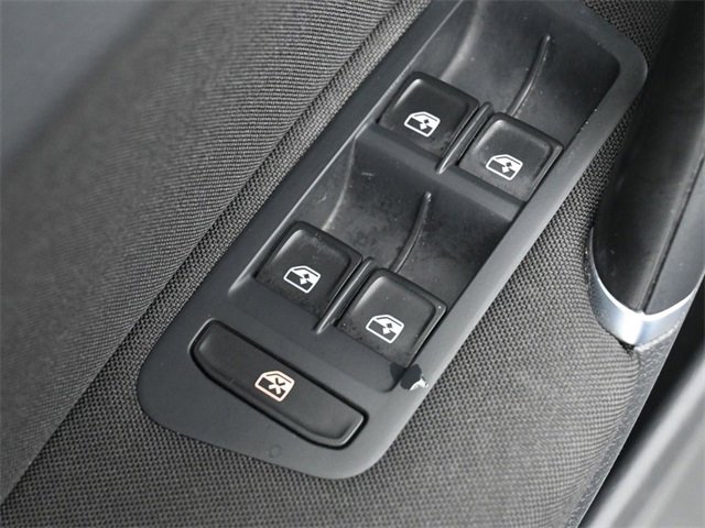 Used 2017 Volkswagen Golf S image 12