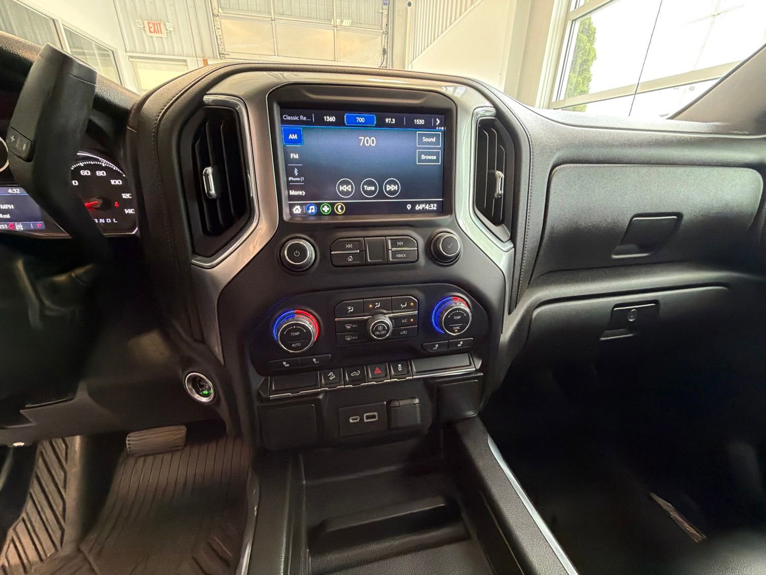 Used 2022 Chevrolet Silverado 1500 LT Trail Boss w/ Bed Protection Package AWD/4WD image 24