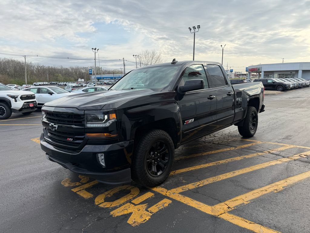 Used 2018 Chevrolet Silverado 1500 LT w/ Midnight Edition image 9