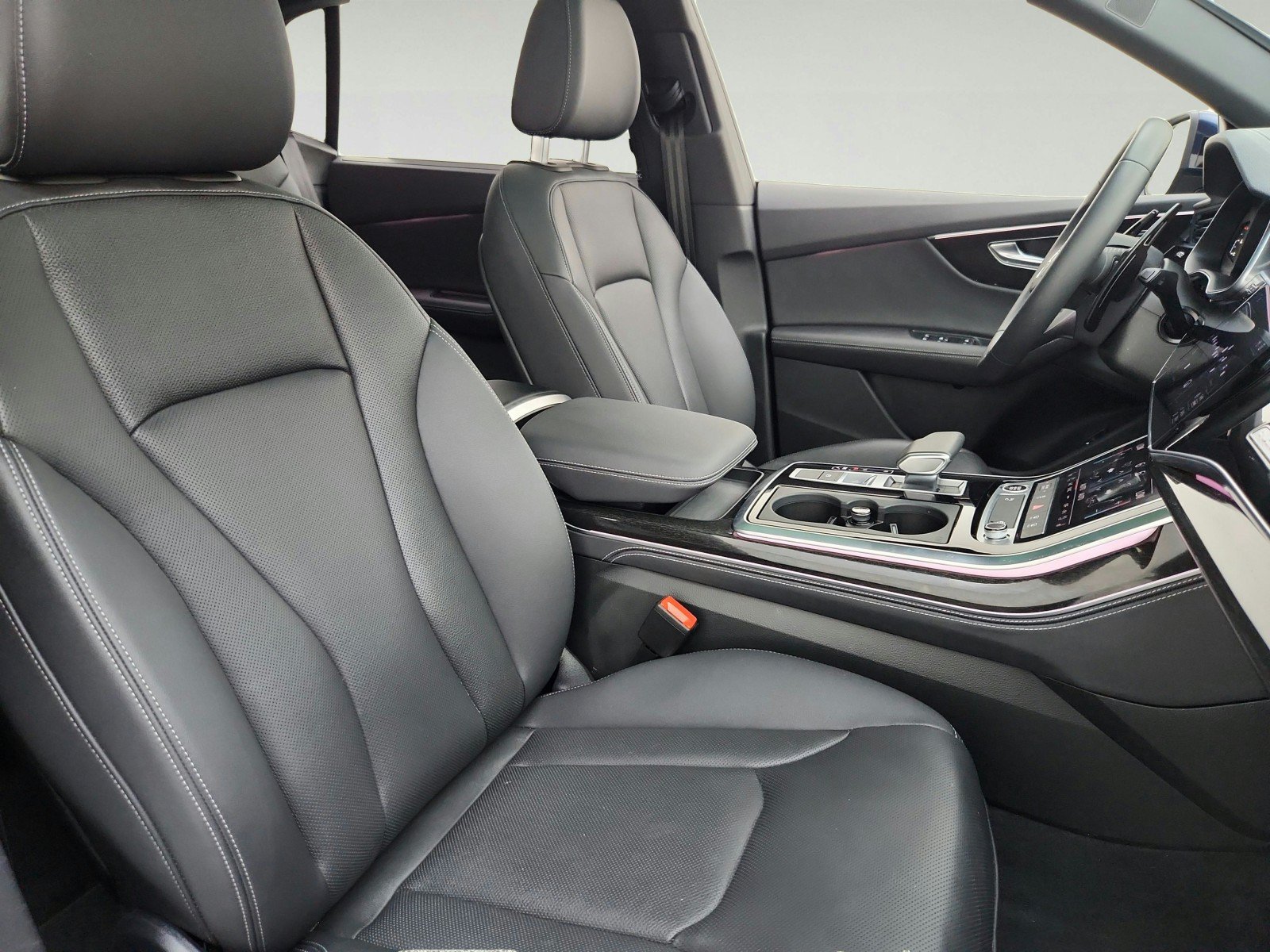 Used 2025 Audi Q8 Premium Plus AWD/4WD image 25