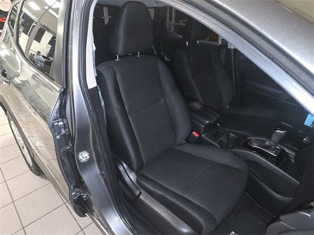 Used 2020 Nissan Rogue Sport S image 23