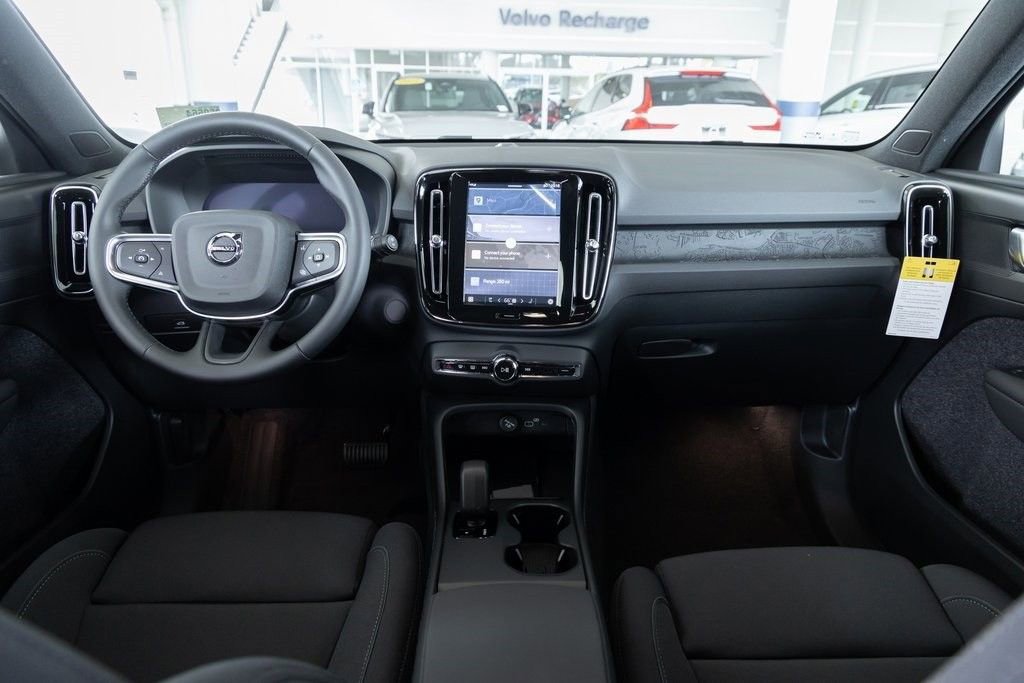 New 2025 Volvo EX40 Core w/ Climate Package image 7