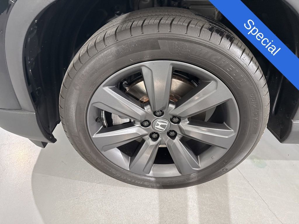 Used 2025 Honda Pilot Sport image 4