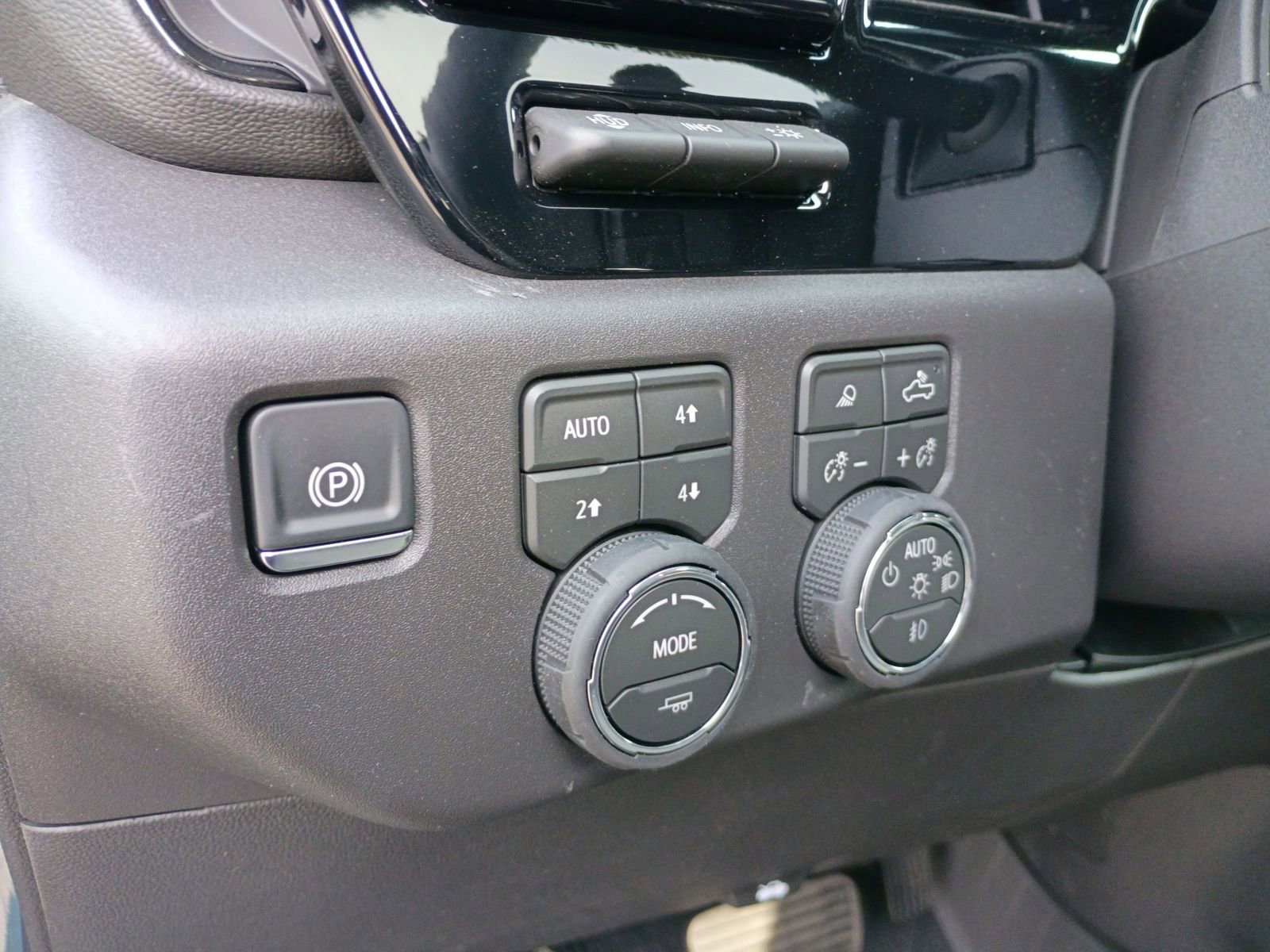 New 2026 Chevrolet Silverado 1500 ZR2 image 25