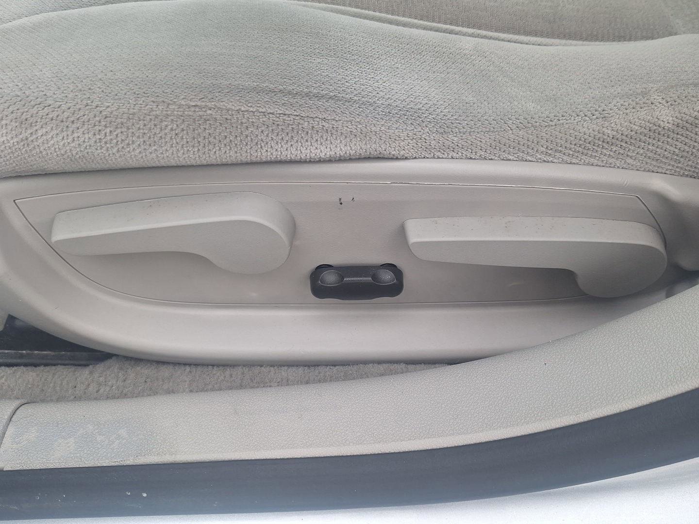 Used 2016 Chevrolet Impala LT FWD image 12