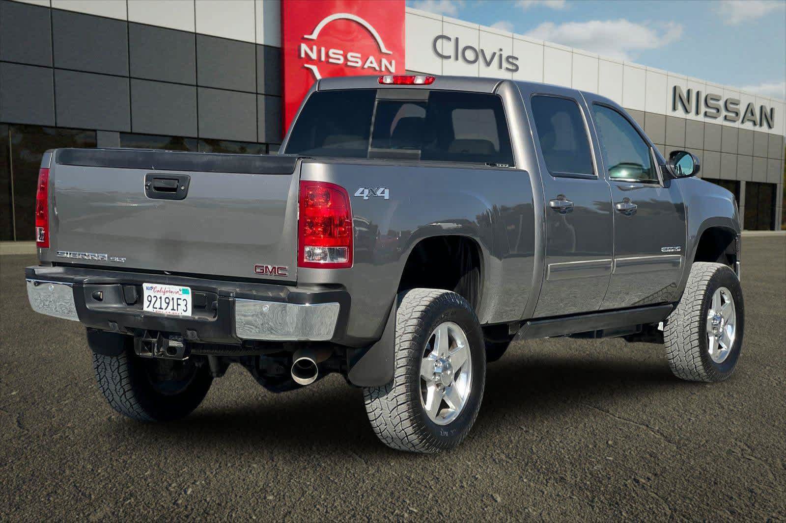 Used 2014 GMC Sierra 2500 SLT w/ SLT Convenience Package AWD/4WD image 2
