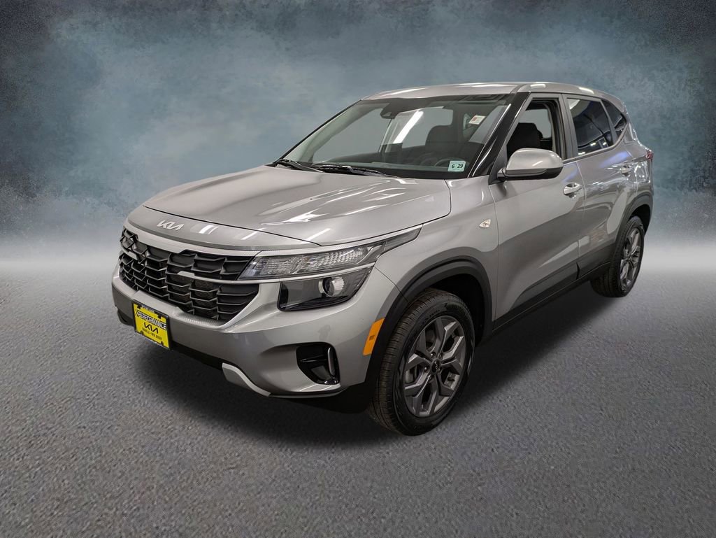 Used 2024 Kia Seltos LX AWD/4WD image 1