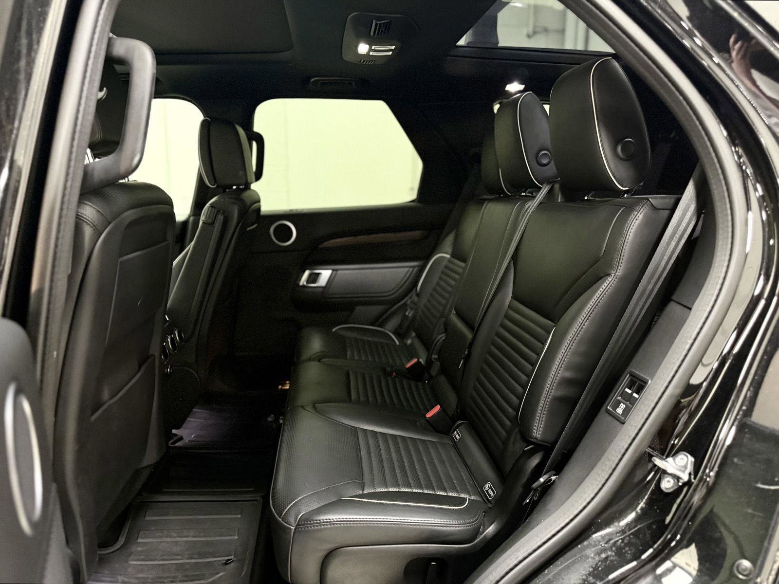 Used 2020 Land Rover Discovery HSE Luxury image 17