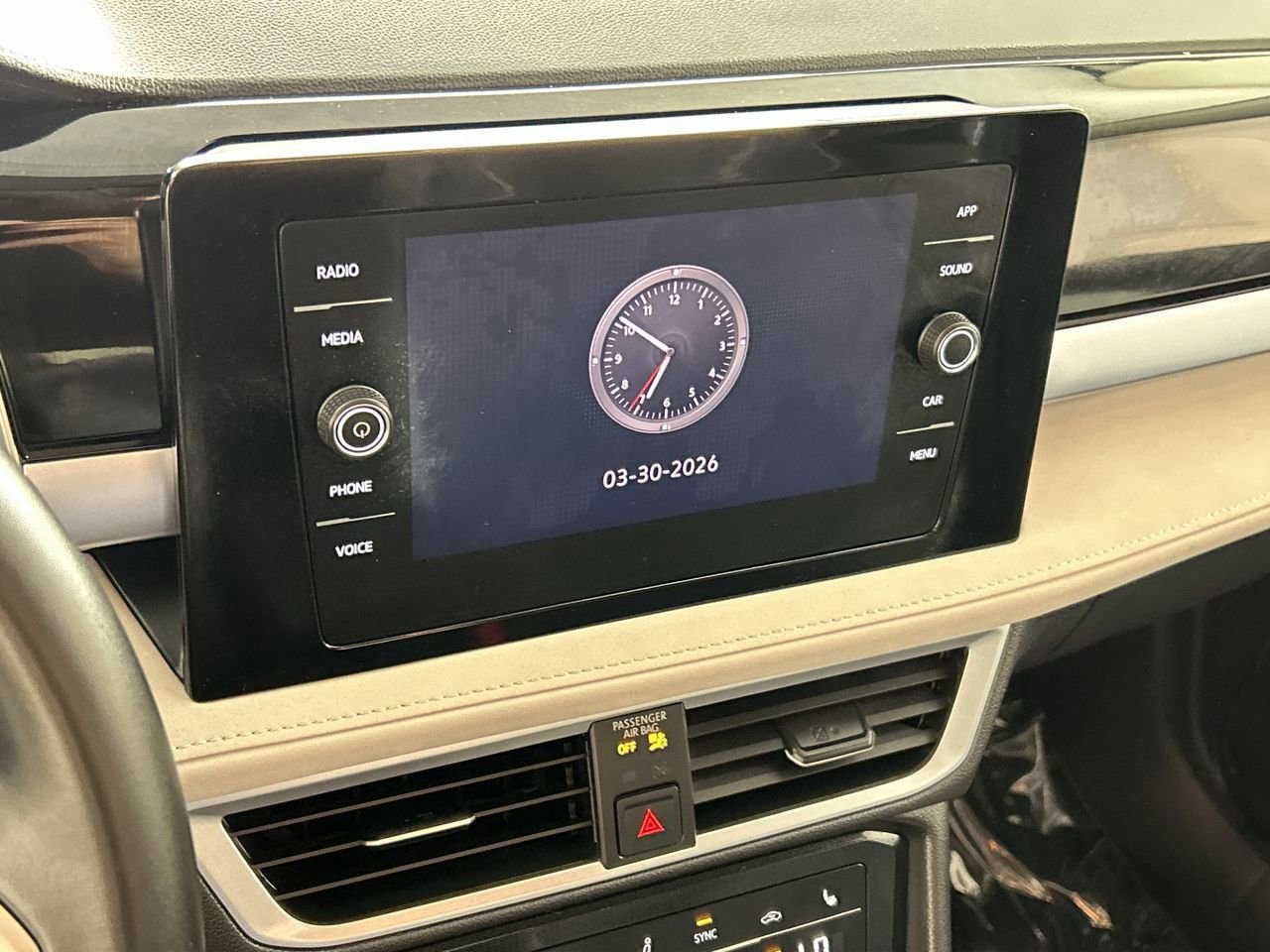 Used 2025 Volkswagen Taos SE image 16