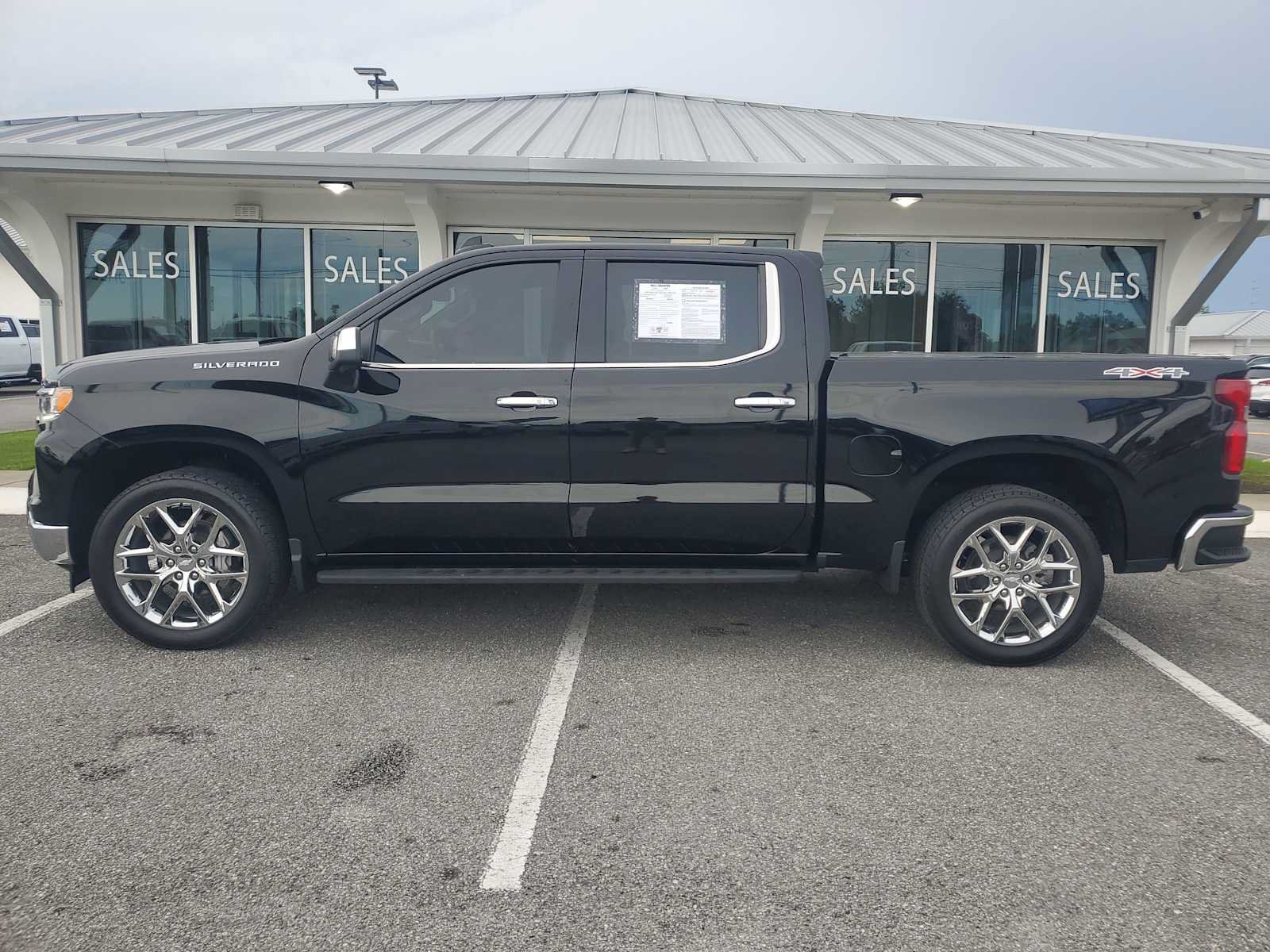 Used 2023 Chevrolet Silverado 1500 LTZ w/ LTZ Convenience Package II AWD/4WD image 2