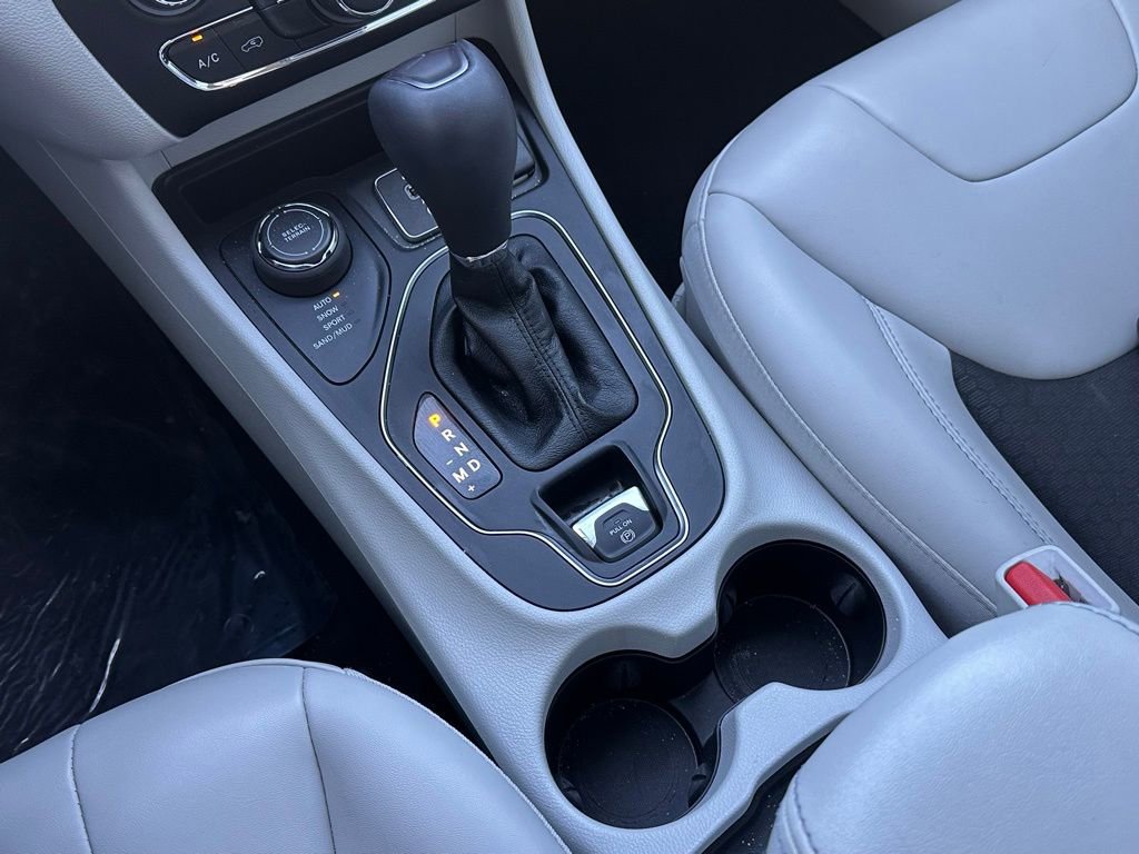 Used 2021 Jeep Cherokee Latitude Plus image 30