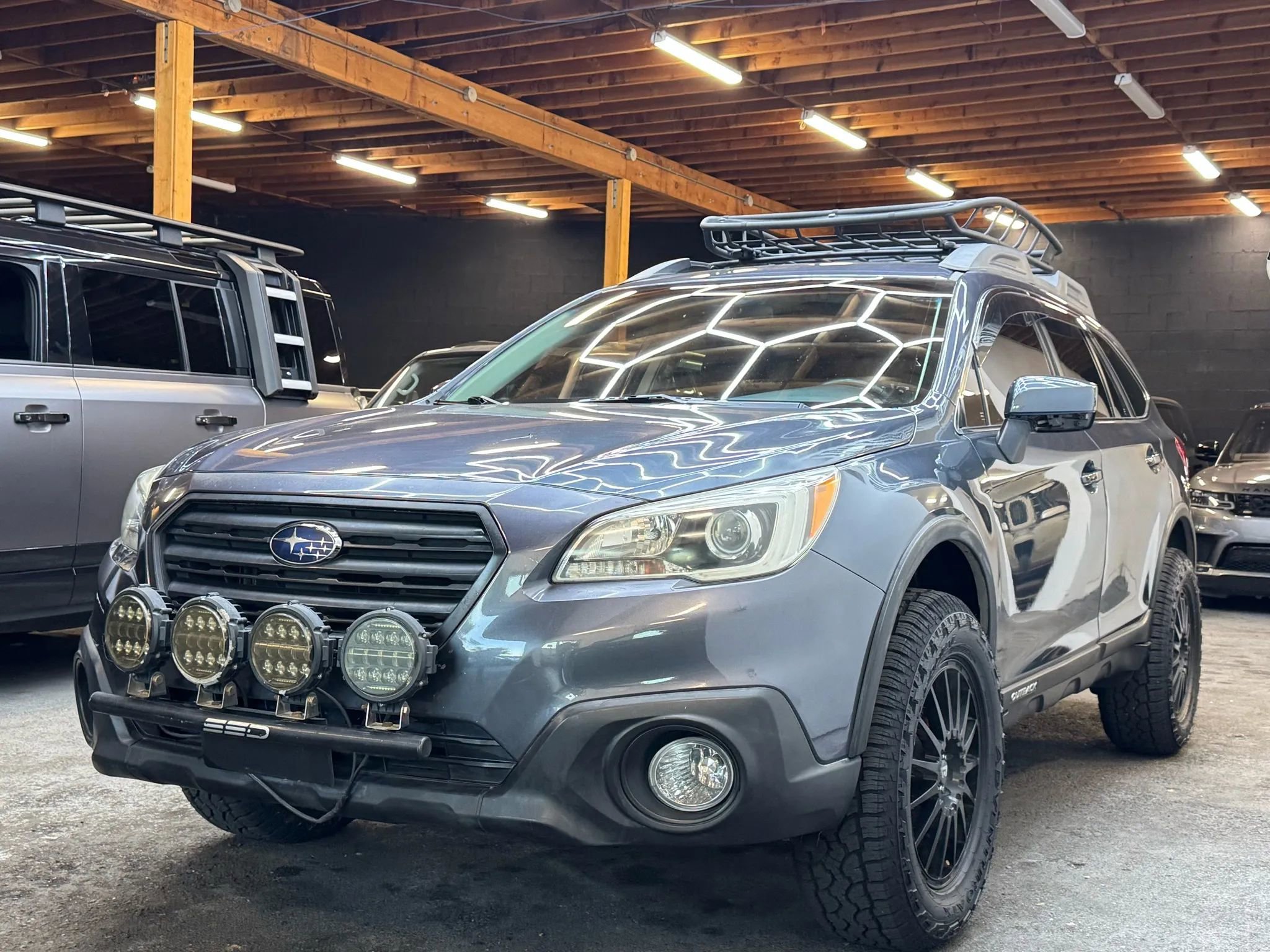 Used 2016 Subaru Outback 2.5i Premium image 3
