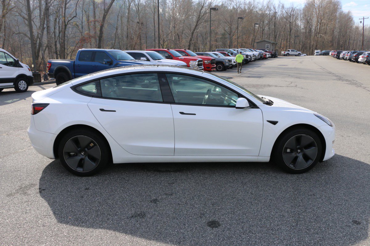 Used 2021 Tesla Model 3 Standard Range Plus image 9