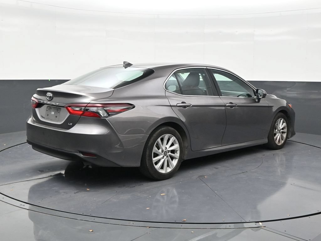 Used 2022 Toyota Camry LE FWD image 5