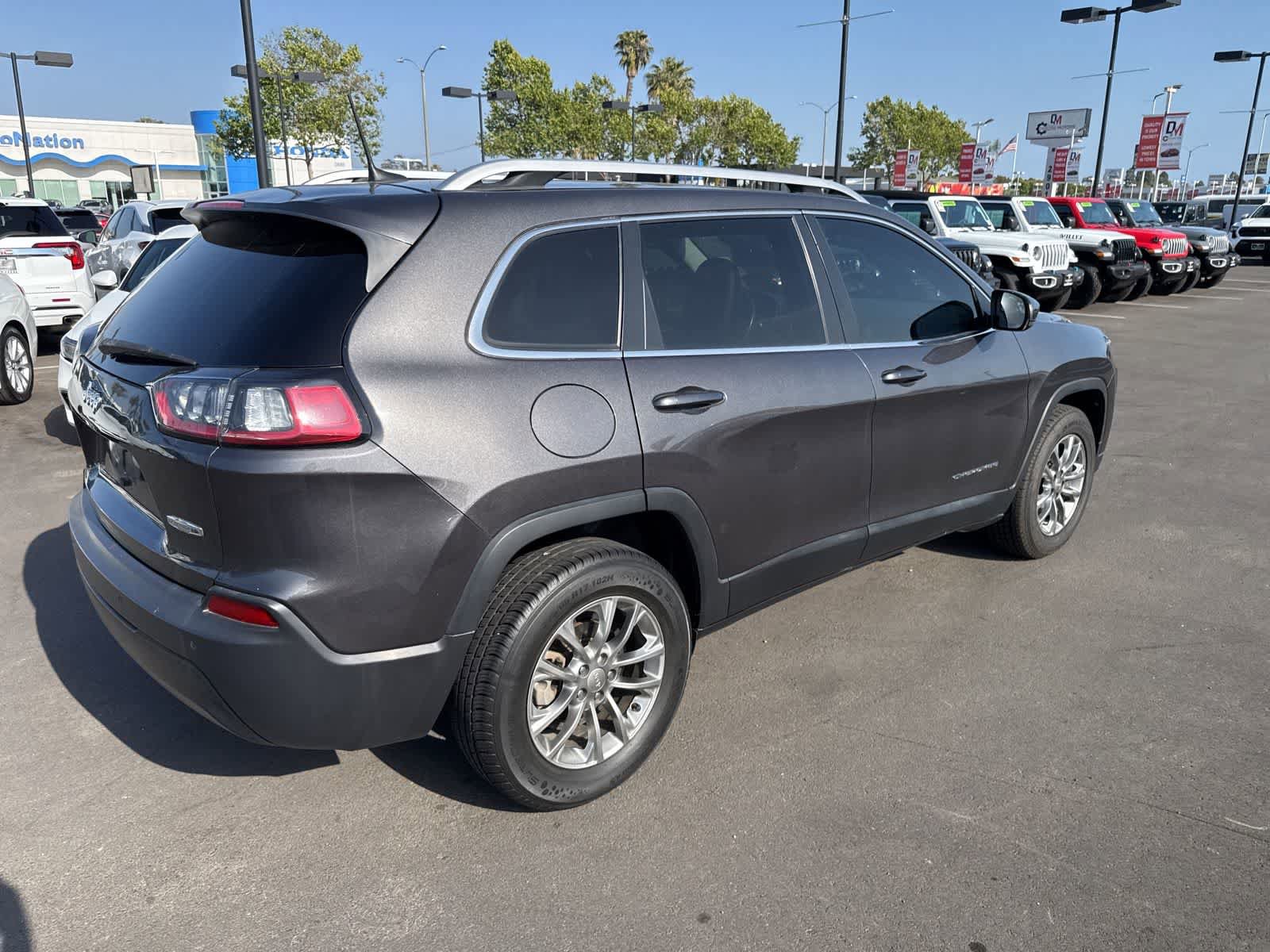 Used 2019 Jeep Cherokee Latitude Plus FWD image 22