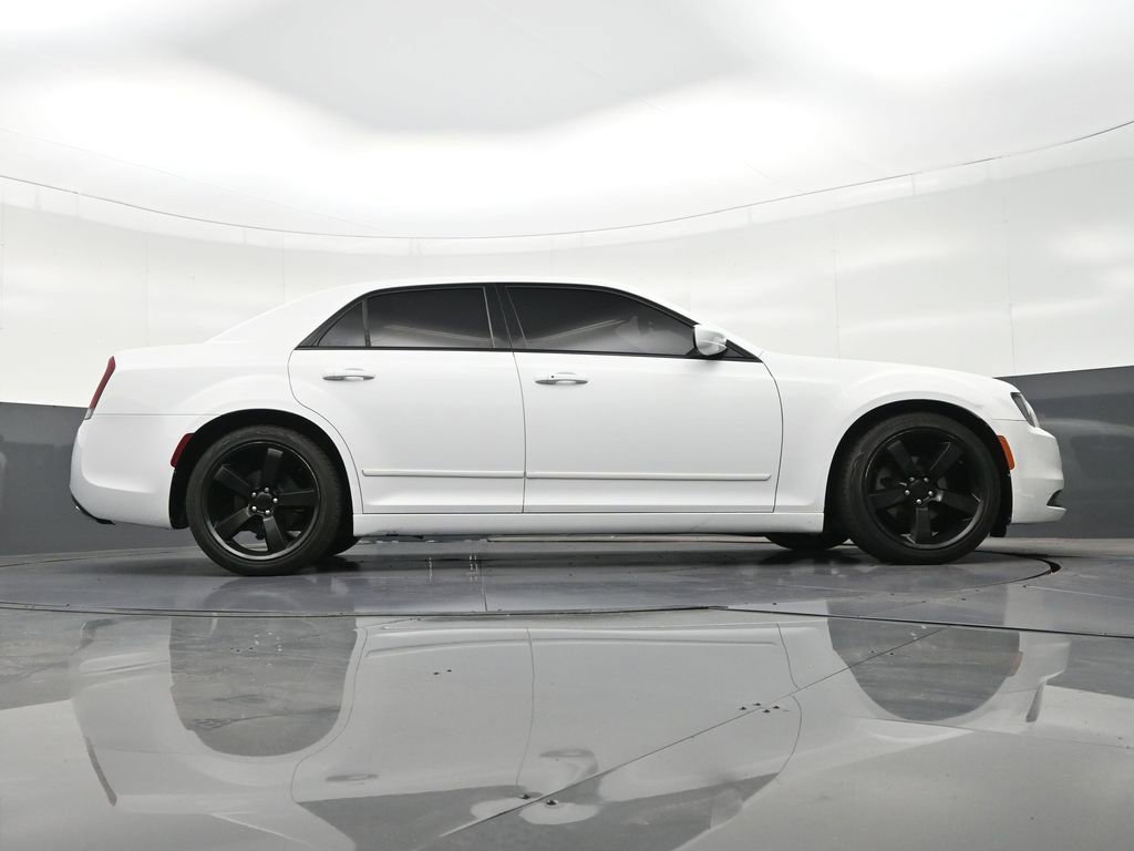 Used 2020 Chrysler 300 S image 28