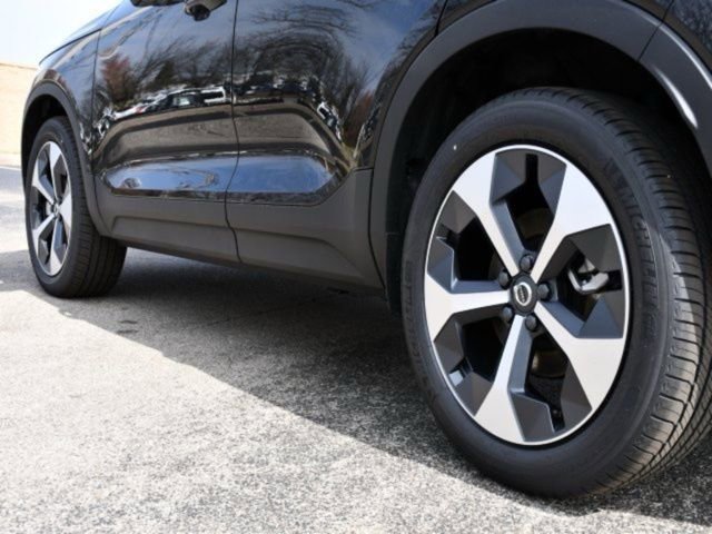 New 2025 Volvo XC40 B5 Core w/ Protection Package Premier image 9