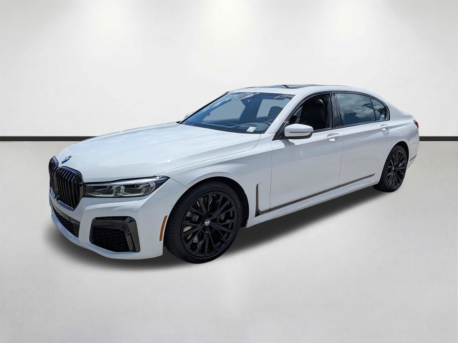 Used 2022 BMW 740i w/ M Sport Package RWD image 8