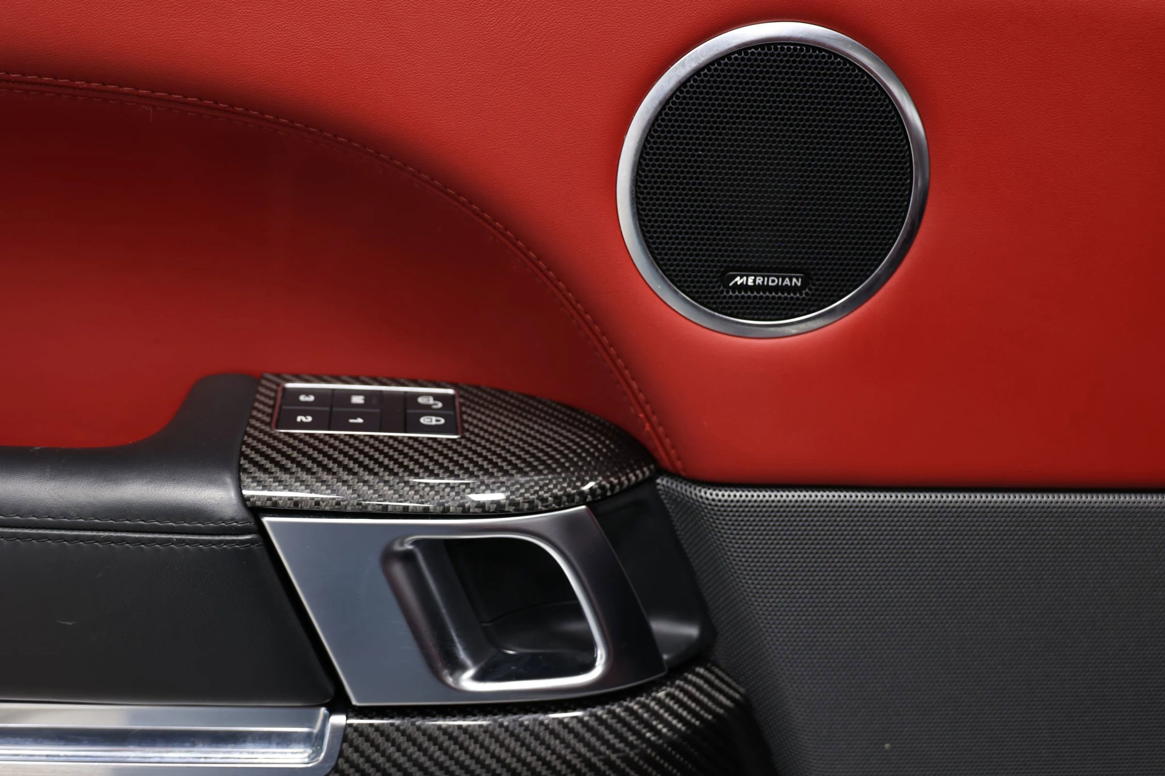 Used 2020 Land Rover Range Rover Sport SVR image 12