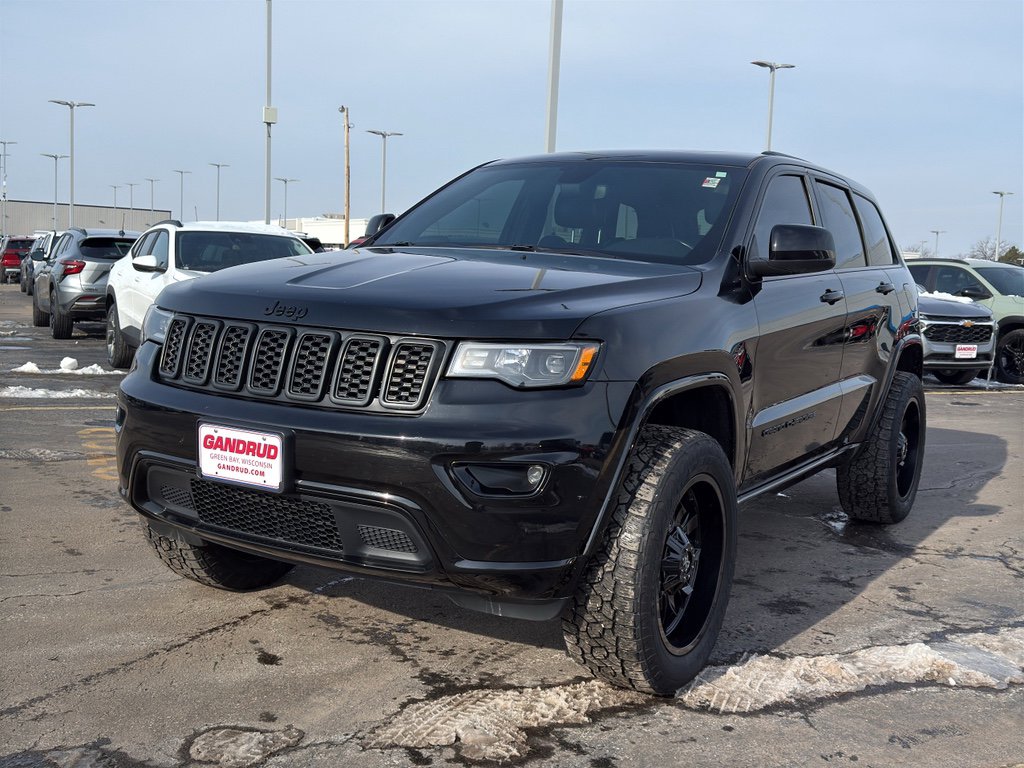 Used 2019 Jeep Grand Cherokee Altitude image 2