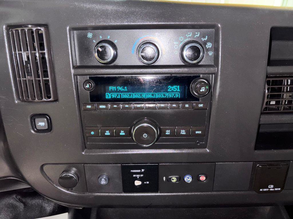 Used 2018 Chevrolet Express 3500 w/ Power Convenience Package RWD image 16
