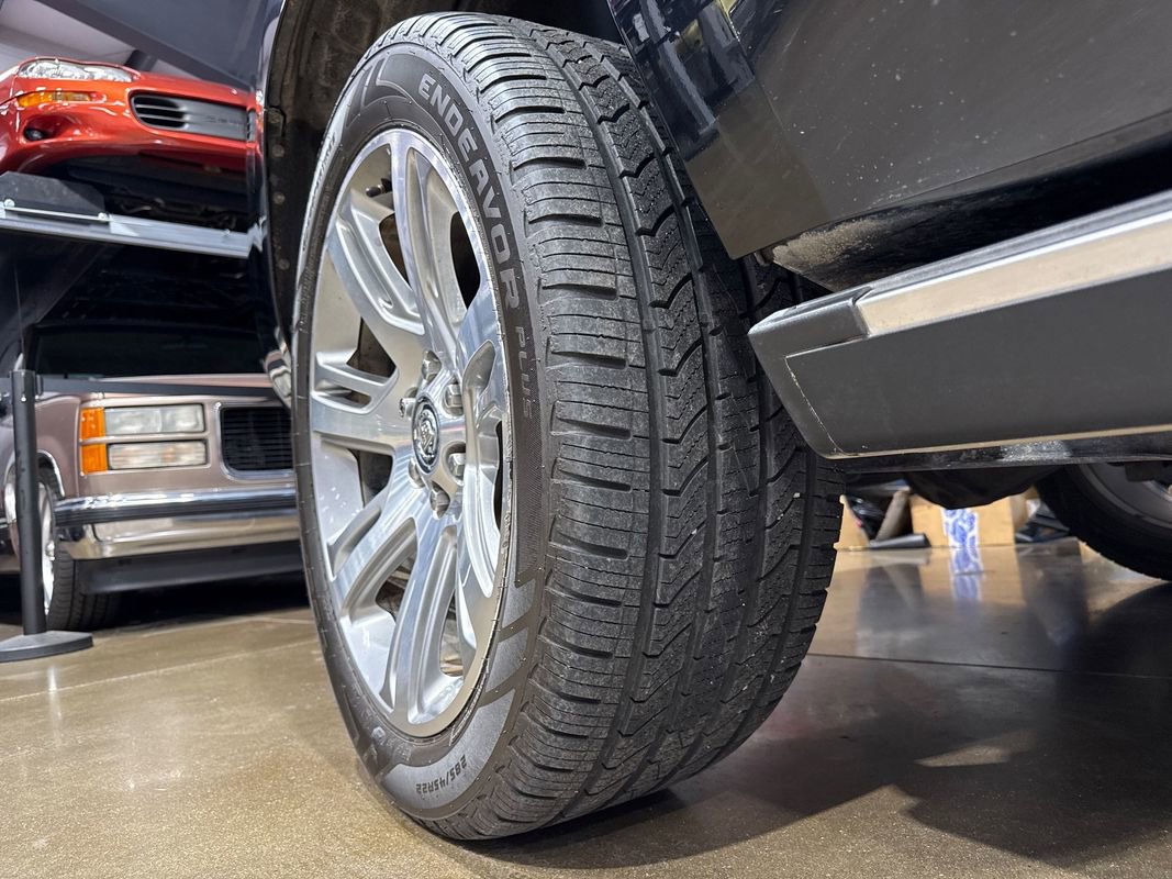 Used 2015 Cadillac Escalade Premium image 31