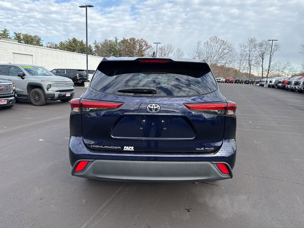 Used 2020 Toyota Highlander XLE image 4